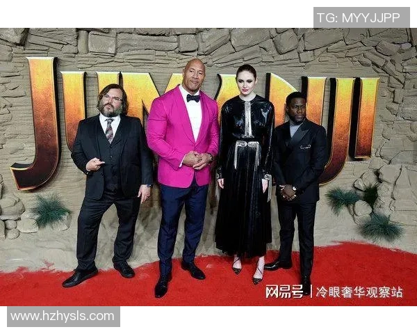 揭秘那些在足球场上默默奉献的幕后明星与他们的故事